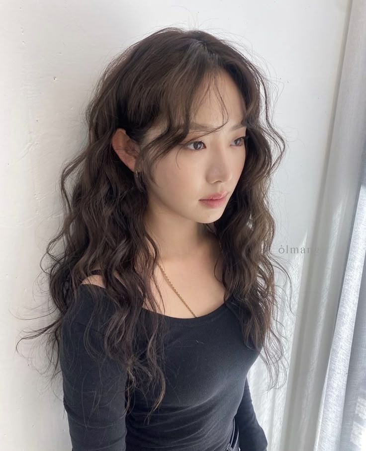 물기만 털어 말린 후 에센스로 마무리한 자연스러운 빈티지펌 질감
