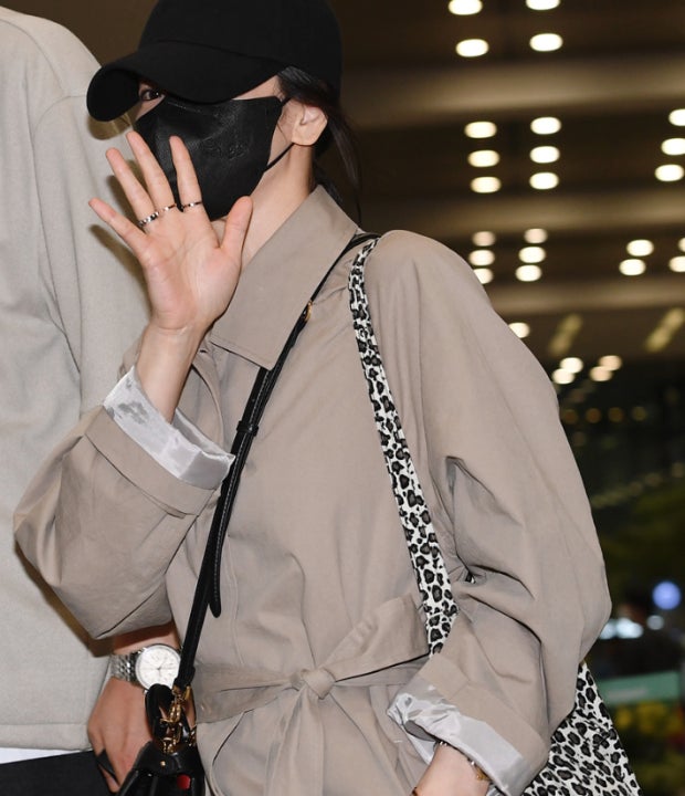 노트북, 파우치, 텀블러 등이 넉넉하게 들어가는 이미스 에코백 내부 수납력