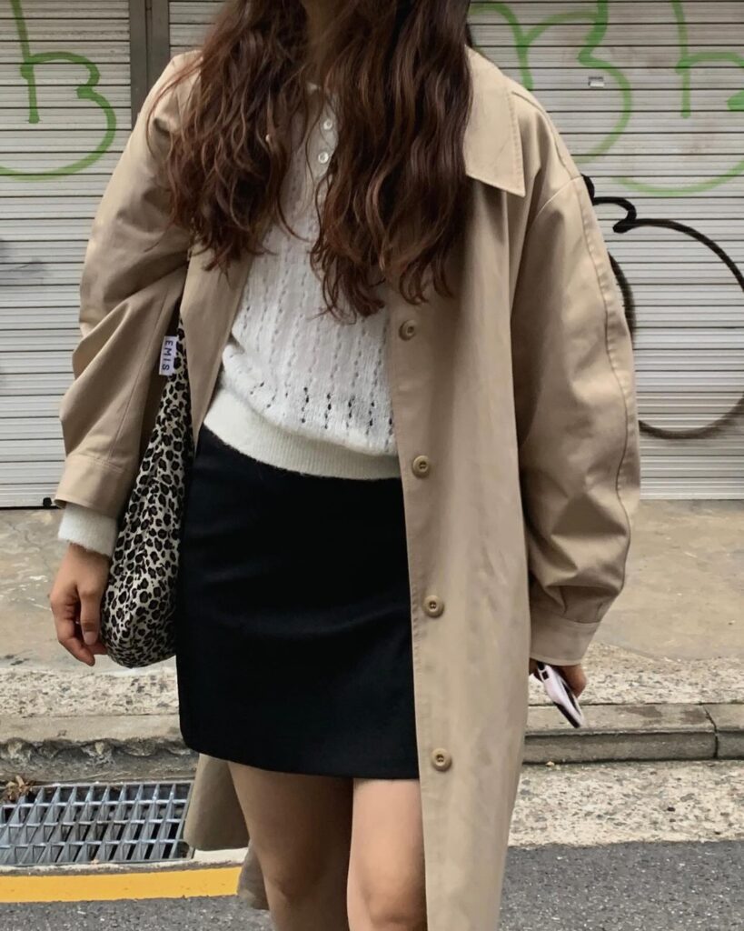 캐주얼한 데일리룩에 포인트를 준 이미스 에코백 코디