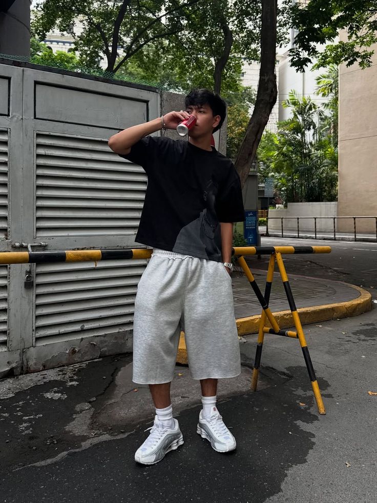 편안함과 힙함을 동시에 잡은 여름 캐주얼룩 추천 바지 스웻팬츠 코디